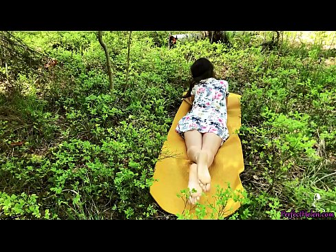 ❤️ Estranho na Tinder Masturba-me a rata e fode apaixonadamente na floresta Porno duro em nós